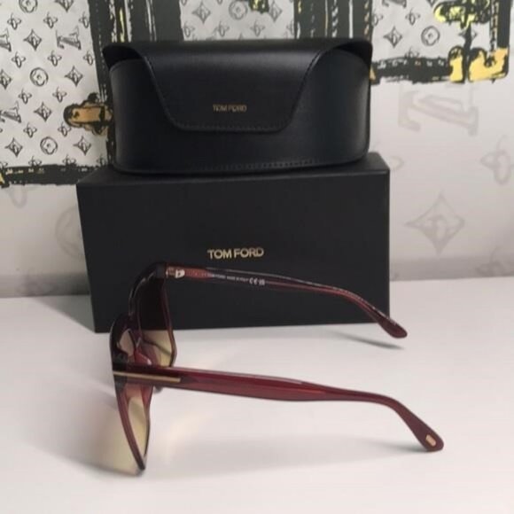 NEW Tom Ford TF764 69T Sunglasses – Shiny Bordeaux Frame / Gradient Bordeaux Le